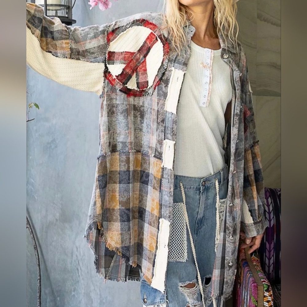 POL Peace Sign Patched Button Down Oversized Long Shirt. Sz M. NWOT - Picture 4 of 9